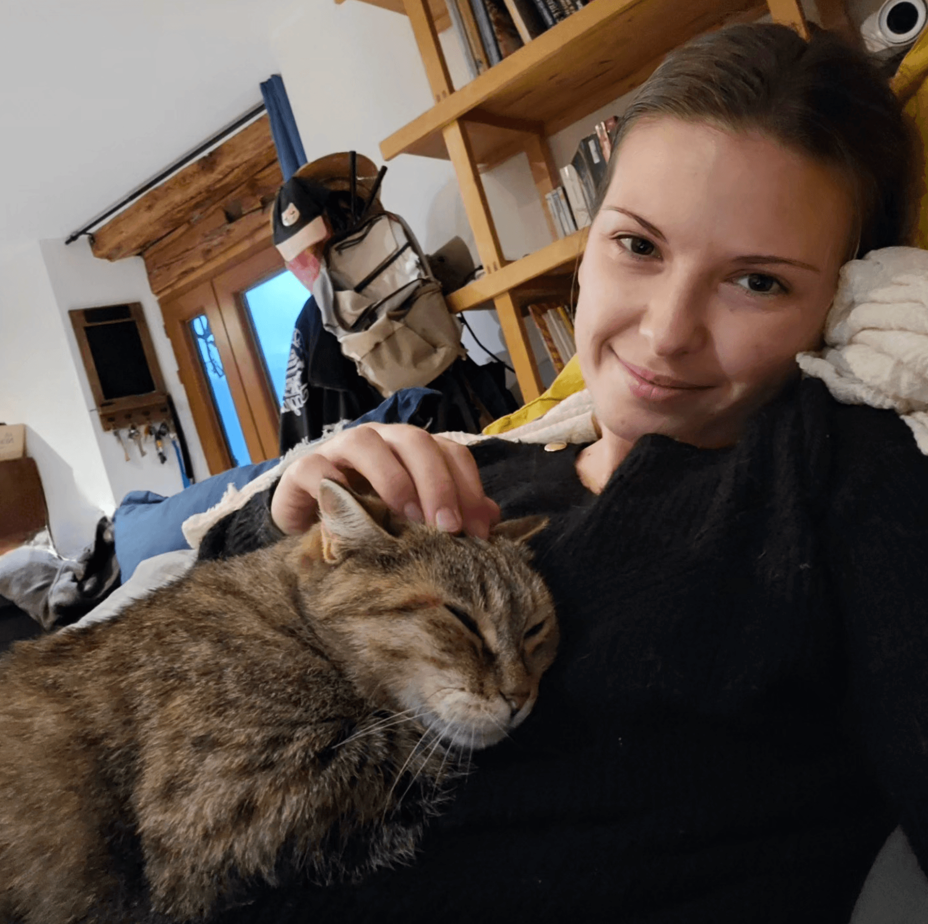 Votre chat vous suit partout ? Même aux toilettes ?