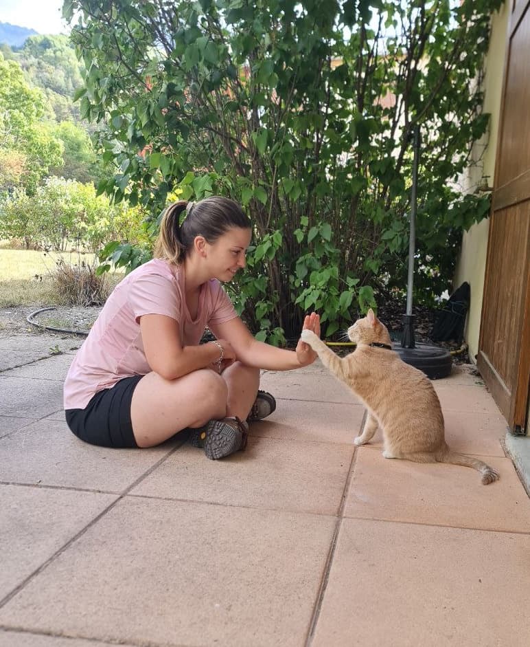 Lorena avec un chat
