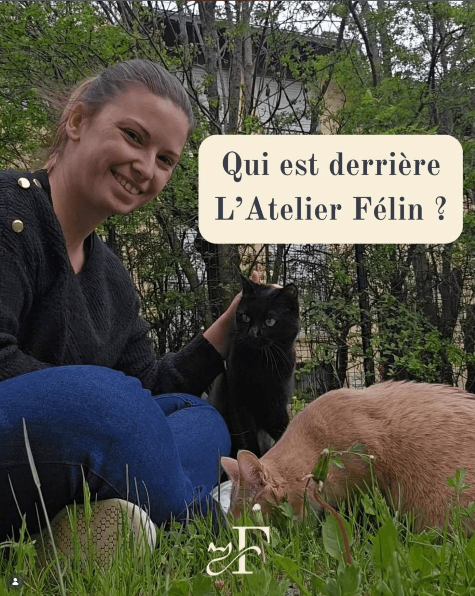 Lorena avec ses chats Cacahuète et Smarties